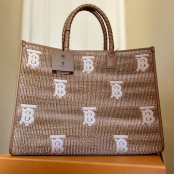 Burberry Large Freya Tote - Picture 5 of 9